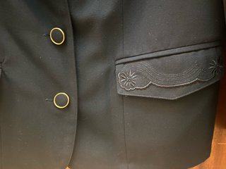 Chaqueta negra bordados. Regalo falda del conjunto