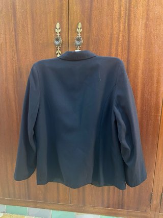 Chaqueta negra bordados. Regalo falda del conjunto
