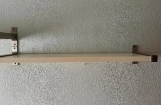 Scaffali metallici e in legno