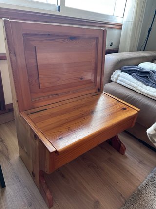 Mesa comedor con bancos de madera