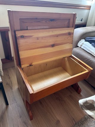 Mesa comedor con bancos de madera
