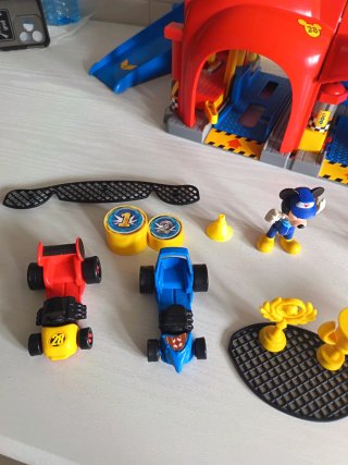 Circuito Mickey Mouse con su caja original
