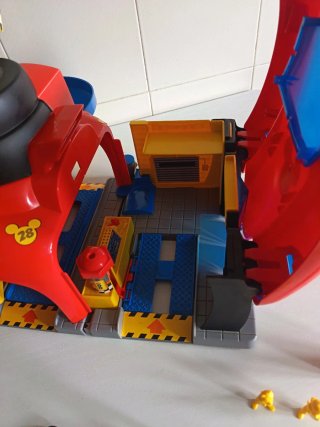 Circuito Mickey Mouse con su caja original