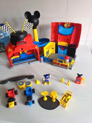 Circuito Mickey Mouse con su caja original