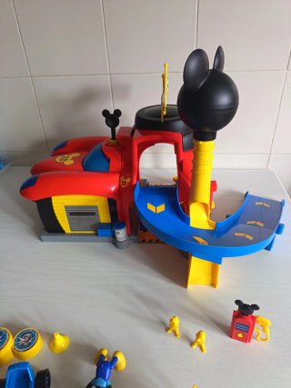 Circuito Mickey Mouse con su caja original