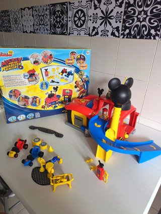 Circuito Mickey Mouse con su caja original