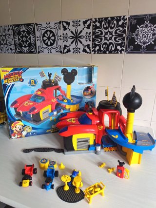 Circuito Mickey Mouse con su caja original