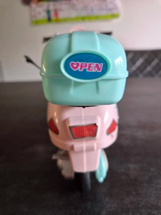 City Life Barbie Scooter Rosa