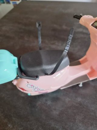City Life Barbie Scooter Rosa
