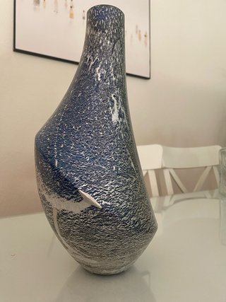 Jarrón de cristal azul y plateado