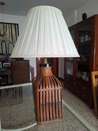 Lámpara de mesa.