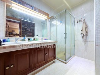 Casa Reformada de 3 Plantas con Garaje | Teis