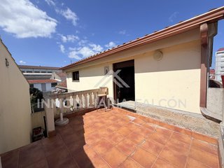 Casa Reformada de 3 Plantas con Garaje | Teis