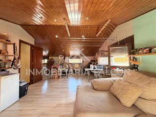 Casa Reformada de 3 Plantas con Garaje | Teis