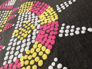 Camiseta sin mangas de colores con flecos