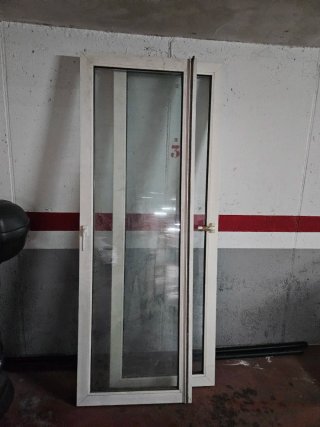 Puerta doble cristal aislante sin usar