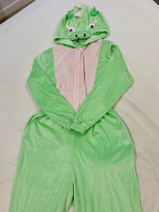 Pijama de dragón verde y rosa