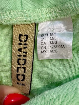 Pijama de dragón verde y rosa