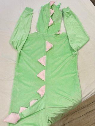 Pijama de dragón verde y rosa