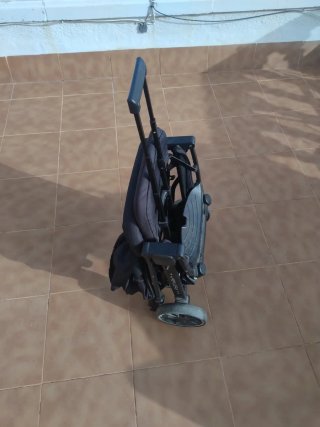 Carro de bebé negro
