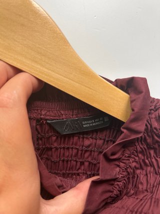Blusa roja con volantes