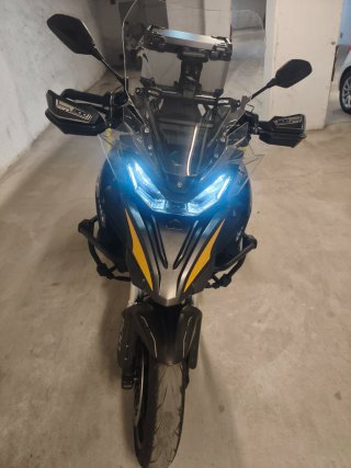 QJ Motor SRT900 Adventure Negra/Amarilla