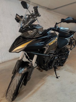 QJ Motor SRT900 Adventure Negra/Amarilla