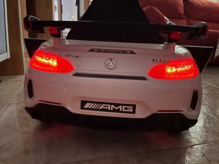 Coche eléctrico infantil Mercedes AMG