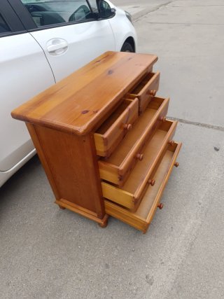 Cómoda de pino años 80, Tengo más muebles.