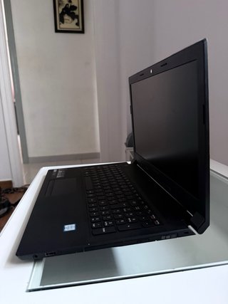 Portátil Lenovo 15.6'' i5 16GB RAM 700GB SSD
