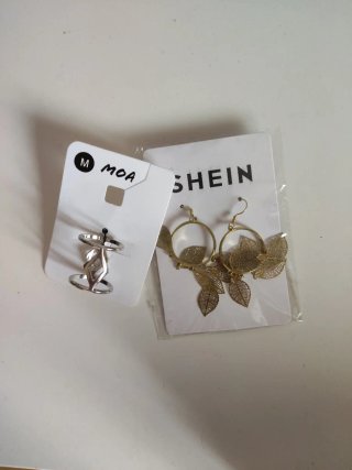 Conjunto de Joyas MOA: Anillo y Pendientes