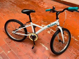 Bicicleta infantil Btwin blanca