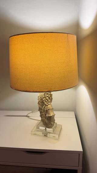 Lámpara Zara Home dorada y transparente