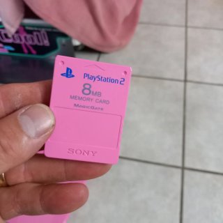 Consola Playstation 2. Edició especial rosa.