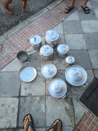 Lote de ollas y sartenes antiguas