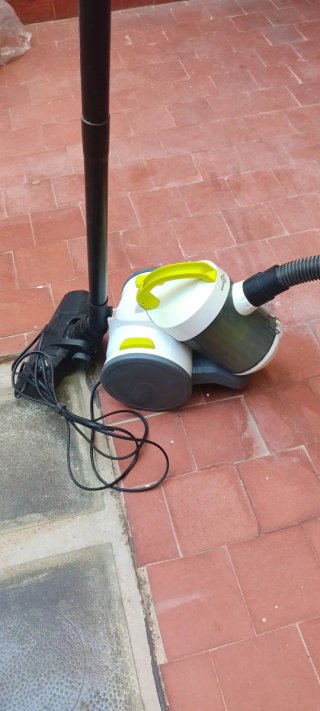 Aspirador sin bolsa blanco y verde 800w