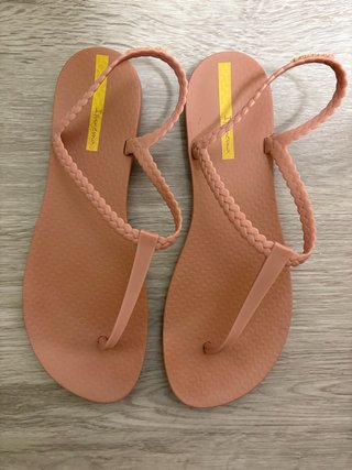 Sandalias Ipanema rosas trenzadas