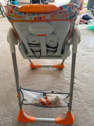 Trona de bebé con funda colorida