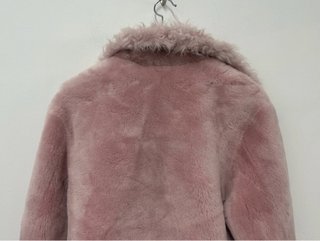 Abrigo rosa Nour Hammour