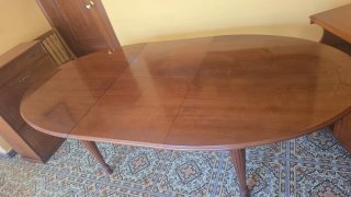 Mesa extensible ovalada de madera