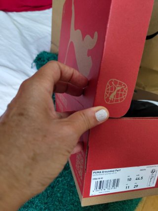 Zapatillas Puma Negras y Doradas