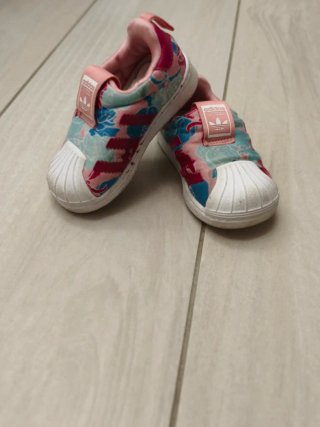 Set Jeans bimba blu 98cm e scarpe Adidas n.20