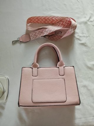 Borsetta rosa a mano o tracolla