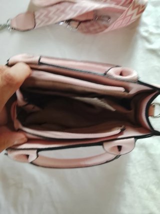 Borsetta rosa a mano o tracolla
