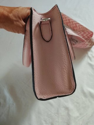 Borsetta rosa a mano o tracolla