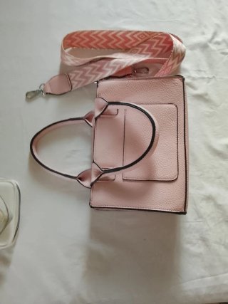Borsetta rosa a mano o tracolla