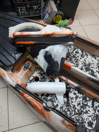 Kayak con motor eléctrico