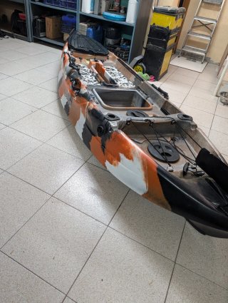 Kayak con motor eléctrico