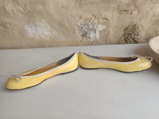 Manoletinas charol amarillo Suela de cuero