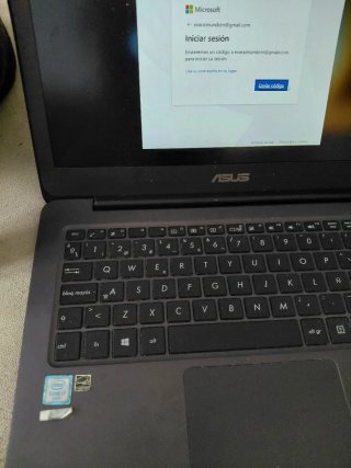 ASUS X305UA i7 / 8GB RAM / SSD 256GB